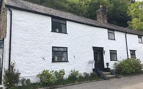 Historic 17Th Century Farmhouse In Wales